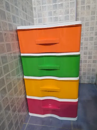 Mueble de cajones de plástico