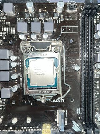 Placa Biostar + Fuente 500W + i5 8400