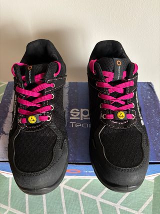 Zapatos de seguridad Sparco negros y rosas