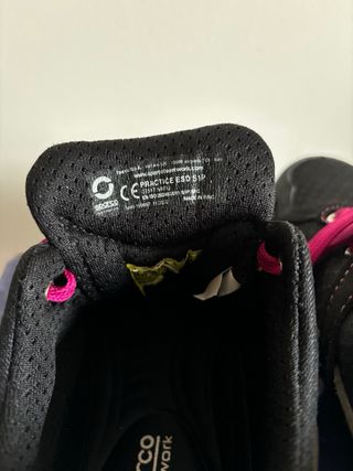 Zapatos de seguridad Sparco negros y rosas