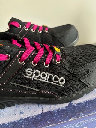 Zapatos de seguridad Sparco negros y rosas