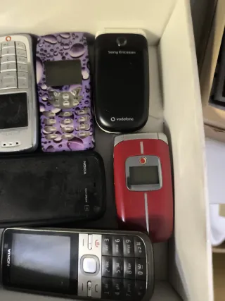 Lotto di cellulari Nokia e Sony Ericsson