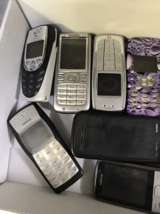 Lotto di cellulari Nokia e Sony Ericsson