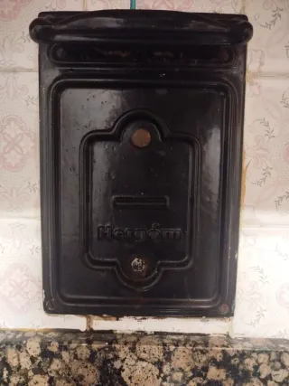 Cocina Calefactora Hergom Negra y Dorada