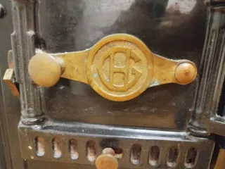 Cocina Calefactora Hergom Negra y Dorada