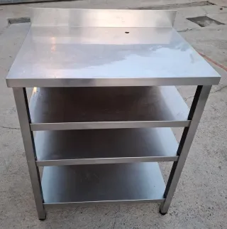 Estantería metálica plateada