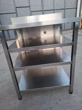 Estantería metálica plateada