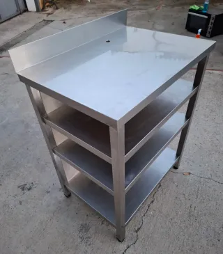 Estantería metálica plateada