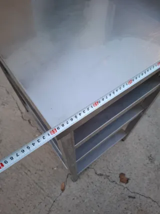 Estantería metálica plateada