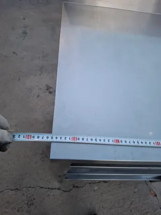 Estantería metálica plateada