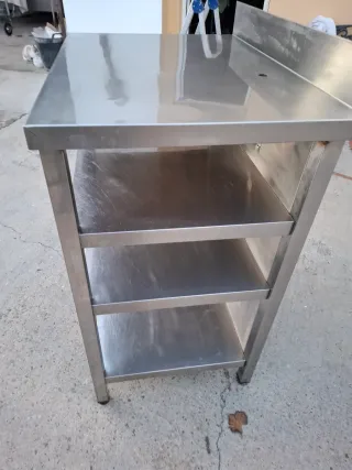 Estantería metálica plateada