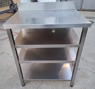 Estantería metálica plateada