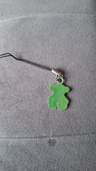 Llavero Oso Verde y Accesorio Azul de sujeccion