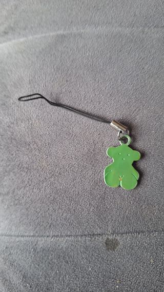 Llavero Oso Verde y Accesorio Azul de sujeccion