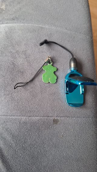 Llavero Oso Verde y Accesorio Azul de sujeccion