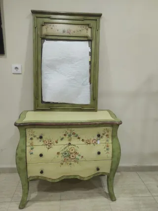 Cómoda con espejo floral
