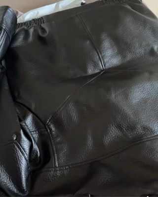 Cazadora viral símil piel cuello botones oversize