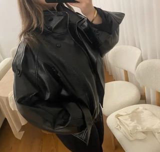 Cazadora viral símil piel cuello botones oversize