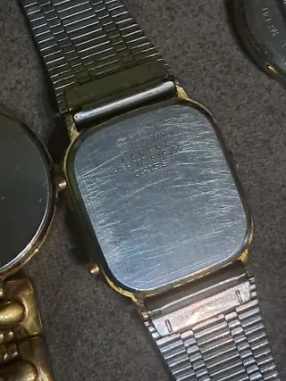 Lote de relojes dorados y plateados