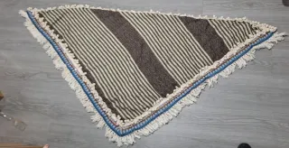 Poncho Triángulo Negro y Beige