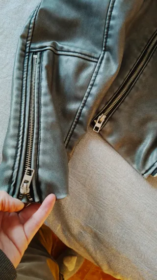 Cazadora Zara Piel Gris Talla XS-S