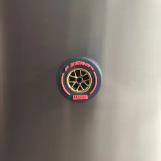 Imán Rueda F1 Pirelli P Zero