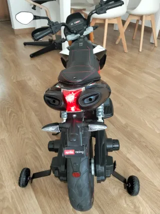 Moto Eléctrica Aprilia Dorsoduro 12V