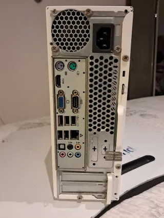 Torre eMachines EL1830