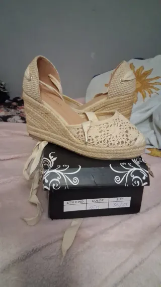 Gran lote de ropas y accesorios mujer....hay mas