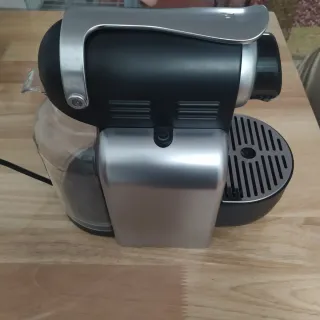 Cafetera Nespresso DeLonghi Plata/Negra