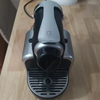 Cafetera Nespresso DeLonghi Plata/Negra