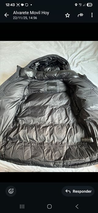 Plumífero Negro con Capucha y Mangas Desmontables