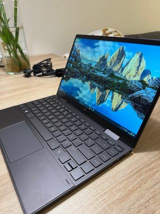 HP Envy x360 13.3 Táctil 2 en 1 Convertible