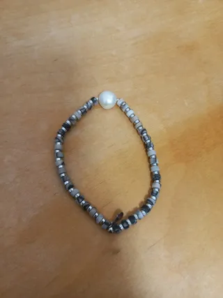 Pulsera perla y piedras grises