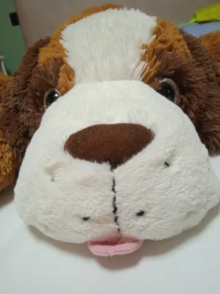 Peluche perro marrón y blanco