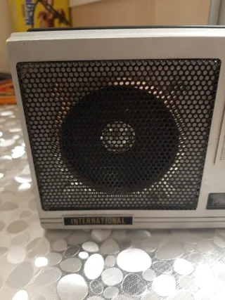 Radio Portátil FM/AM International vintage.