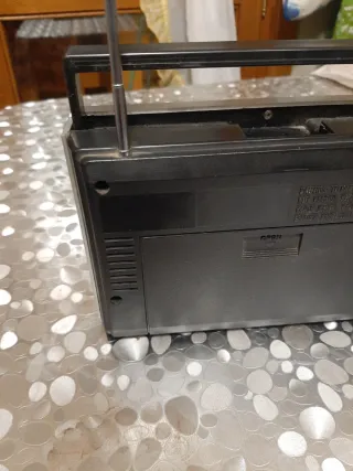 Radio Portátil FM/AM International vintage.