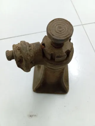 Gato antiguo de hierro fundido