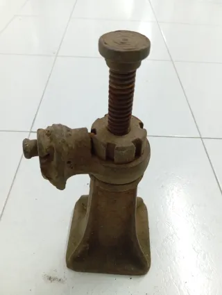 Gato antiguo de hierro fundido