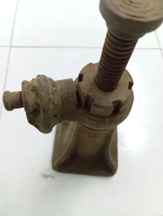 Gato antiguo de hierro fundido