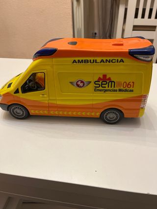 Ambulancia de juguete con camilla