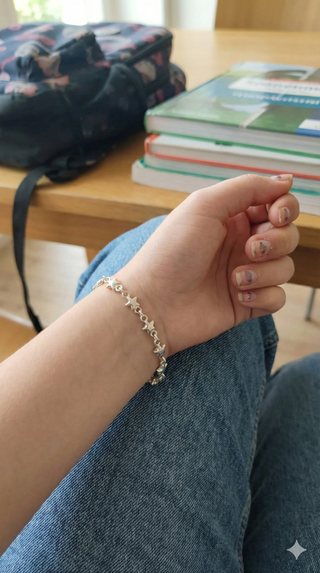 Pulsera de plata con eslabones de estrellas