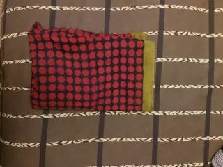 Bufanda de lunares roja y azul