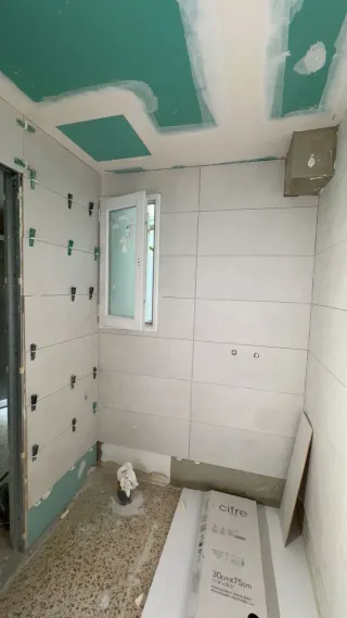 Servicio de colocación de baldosas