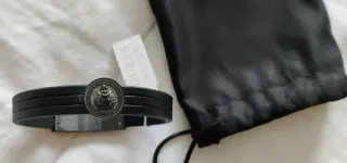 Pulsera Guess Cuero Negra con Detalle Metálico