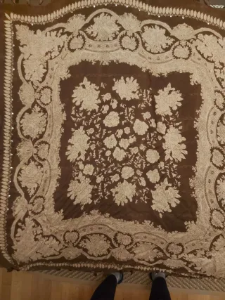 Pañuelo floral beige y marrón