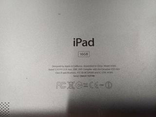 iPad 1 Plata 16GB con Cargador y Funda