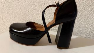 Zapatos de tacón y plataforma de piel