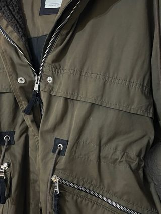 Abrigo militar verde ajustable con capucha