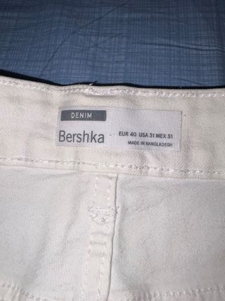 Bermuda Bershka blanca